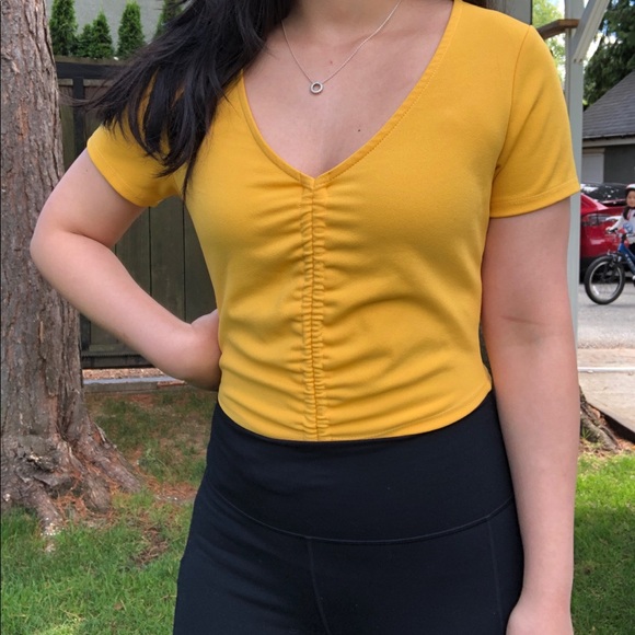 Yellow crop top - Picture 2 of 3